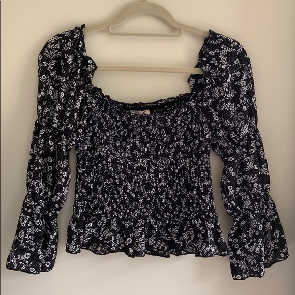 𝅺Off The Shoulder Floral Top - Picture 4 of 7